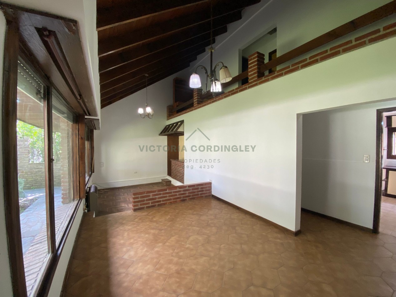 VENTA | CASA 4 AMBIENTES | COCHERA | MONTEMAR