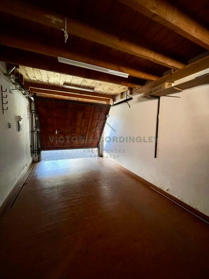 VENTA | CHALET 3 AMBIENTES | DEPENDENCIA | QUINCHO | COCHERA | 