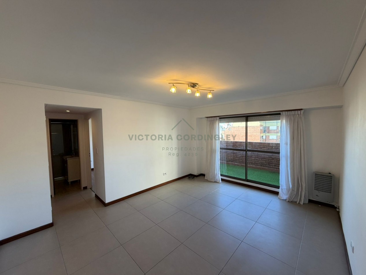 VENTA | DEPARTAMENTO DOS AMBIENTES | BALCON TERRAZA | COCHERA | CENTRO