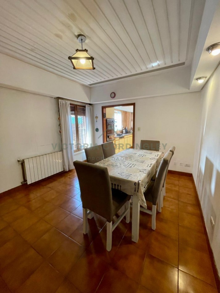 VENTA | CHALET 3 AMBIENTES | DEPENDENCIA | QUINCHO | COCHERA | 