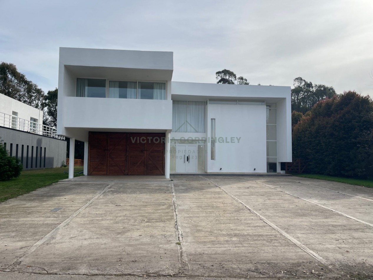 VENTA | CASA 4 AMBIENTES | PILETA CLIMATIZADA | RUMENCO