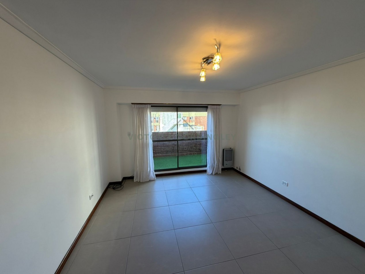 VENTA | DEPARTAMENTO DOS AMBIENTES | BALCON TERRAZA | COCHERA | CENTRO