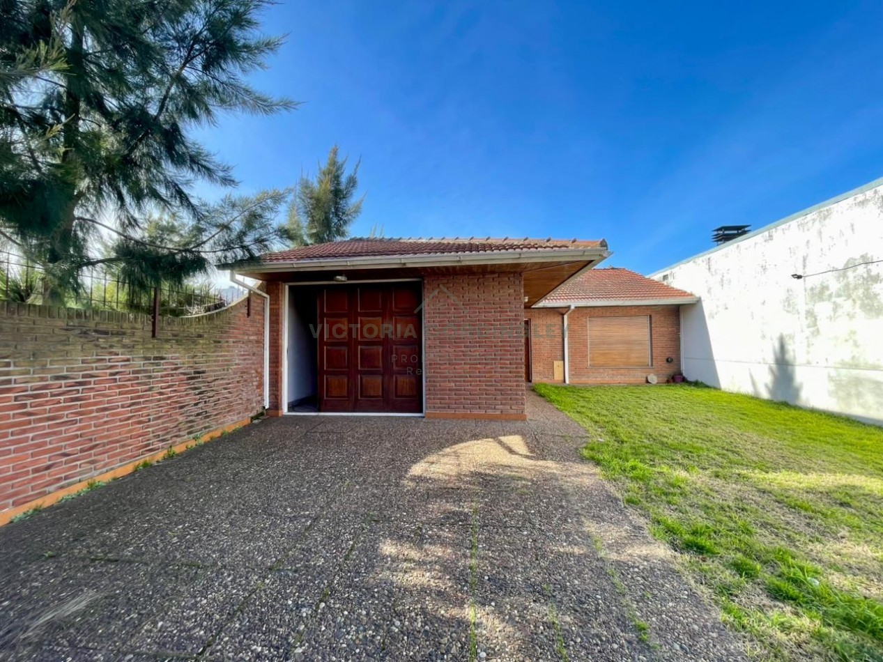 VENTA | CHALET 3 AMBIENTES | DEPENDENCIA | QUINCHO | COCHERA | 