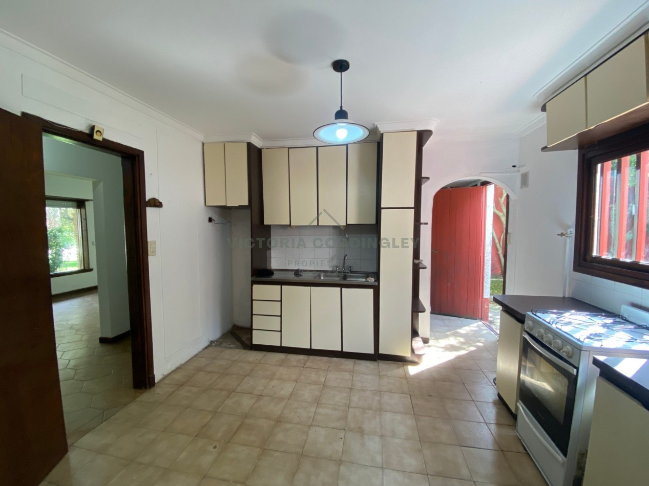 VENTA | CASA 4 AMBIENTES | COCHERA | MONTEMAR