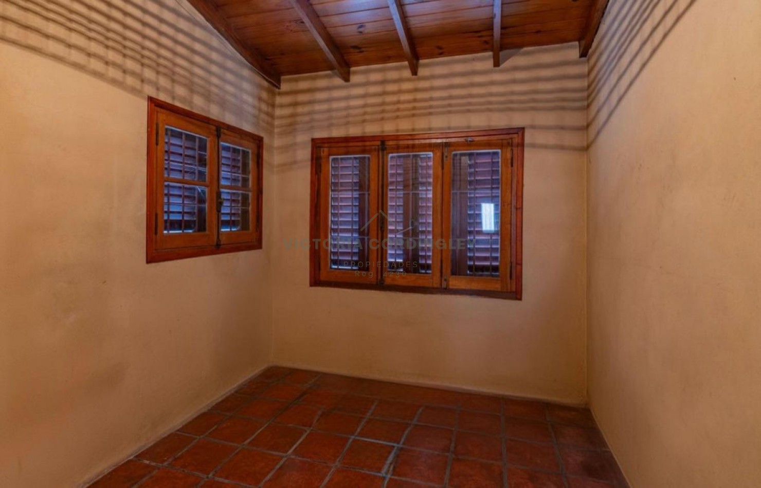 VENTA | CASA 4 AMBIENTES | COCHERA | ZONA GUEMES