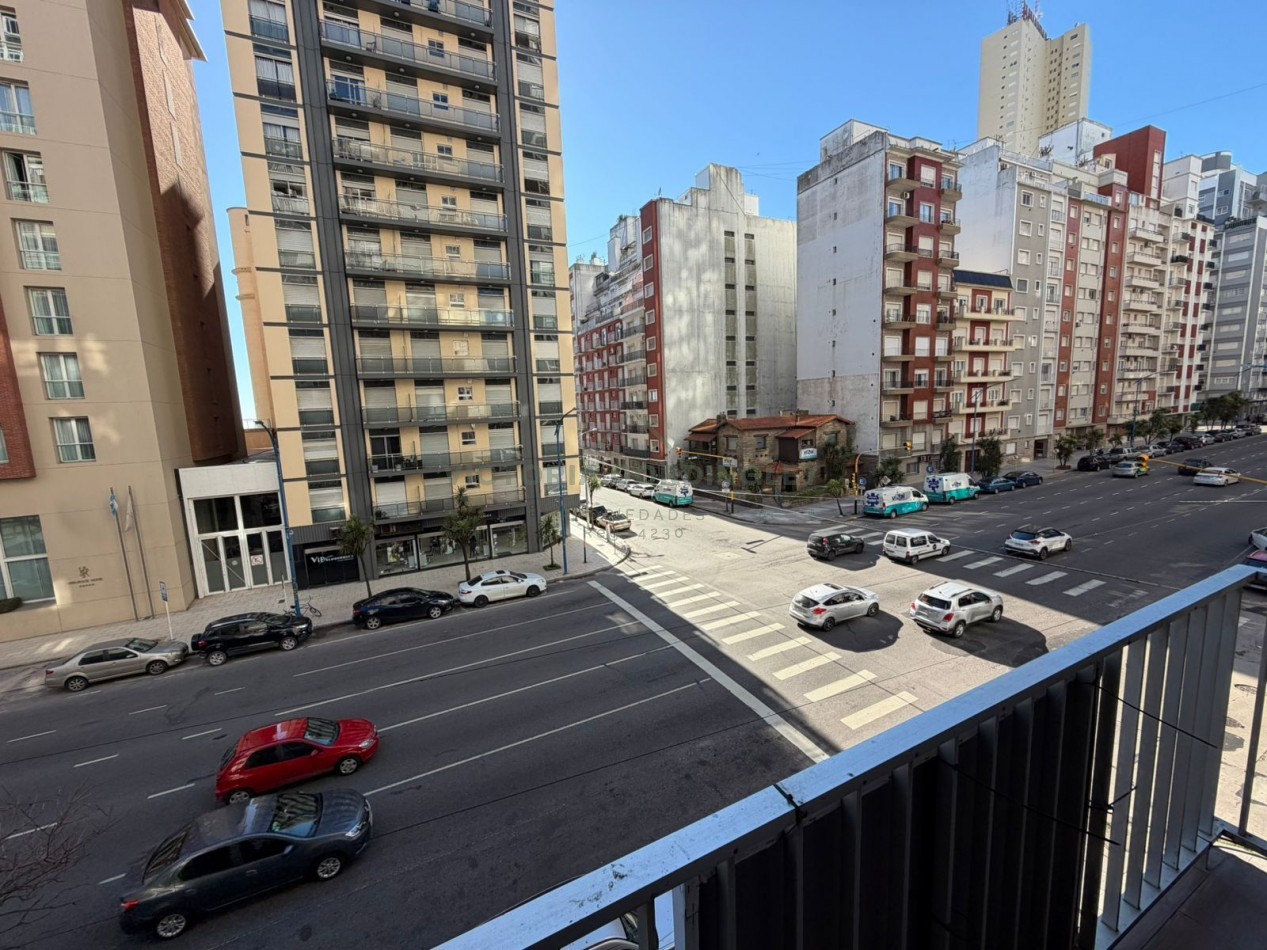 VENTA | DEPARTAMENTO TRES AMBIENTES | BALCON FRANCES | CENTRO