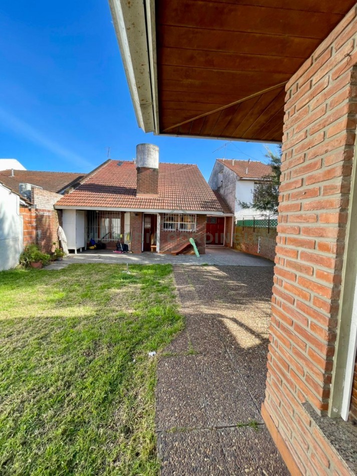 VENTA | CHALET 3 AMBIENTES | DEPENDENCIA | QUINCHO | COCHERA | 