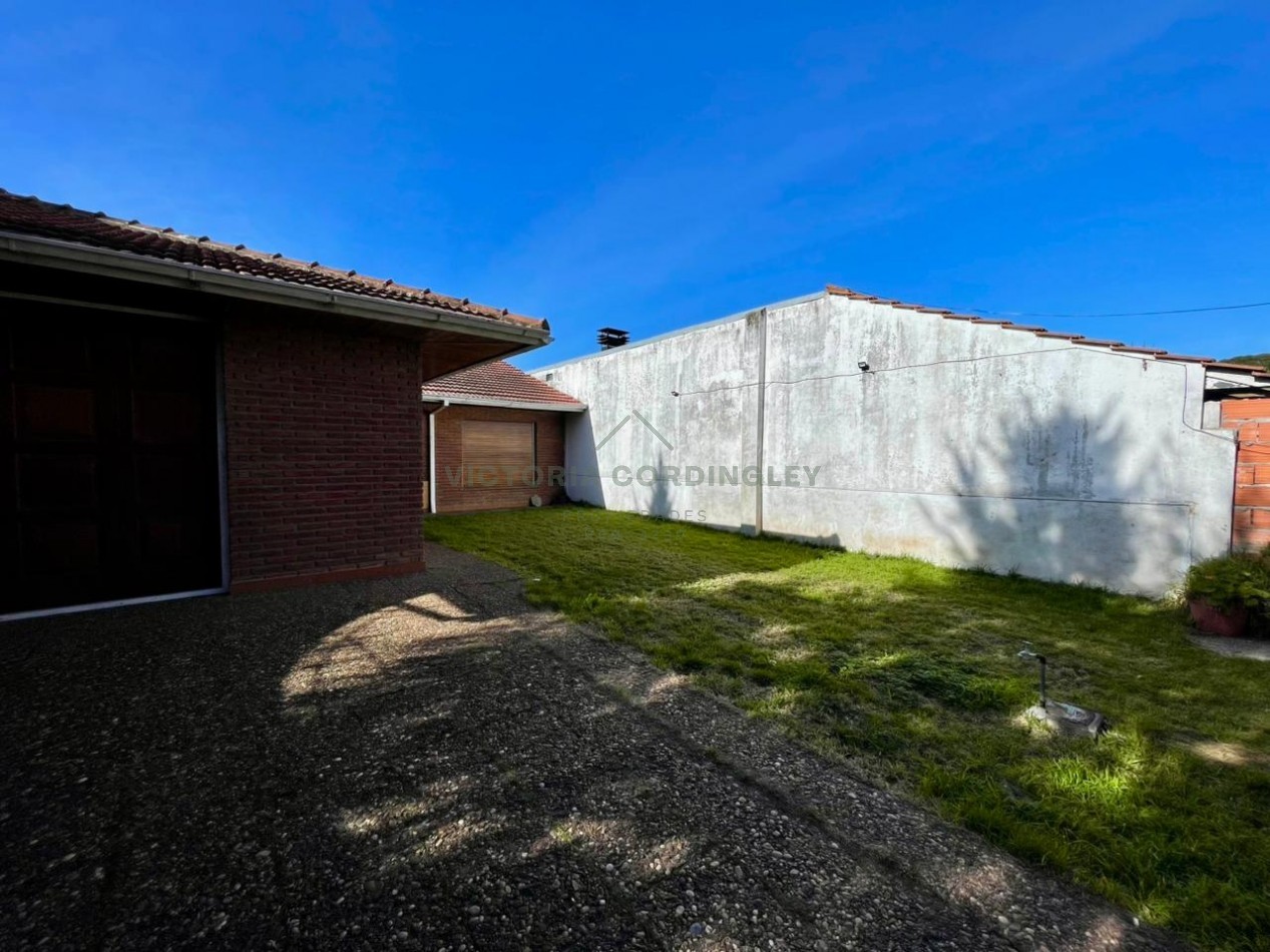 VENTA | CHALET 3 AMBIENTES | DEPENDENCIA | QUINCHO | COCHERA | 