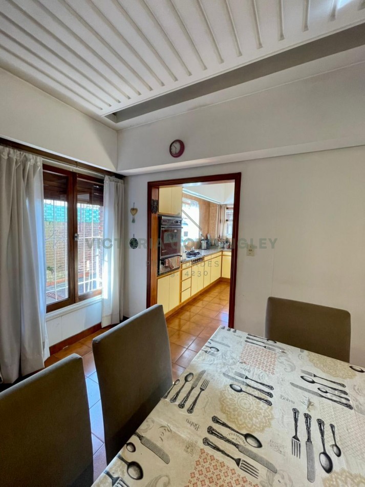VENTA | CHALET 3 AMBIENTES | DEPENDENCIA | QUINCHO | COCHERA | 
