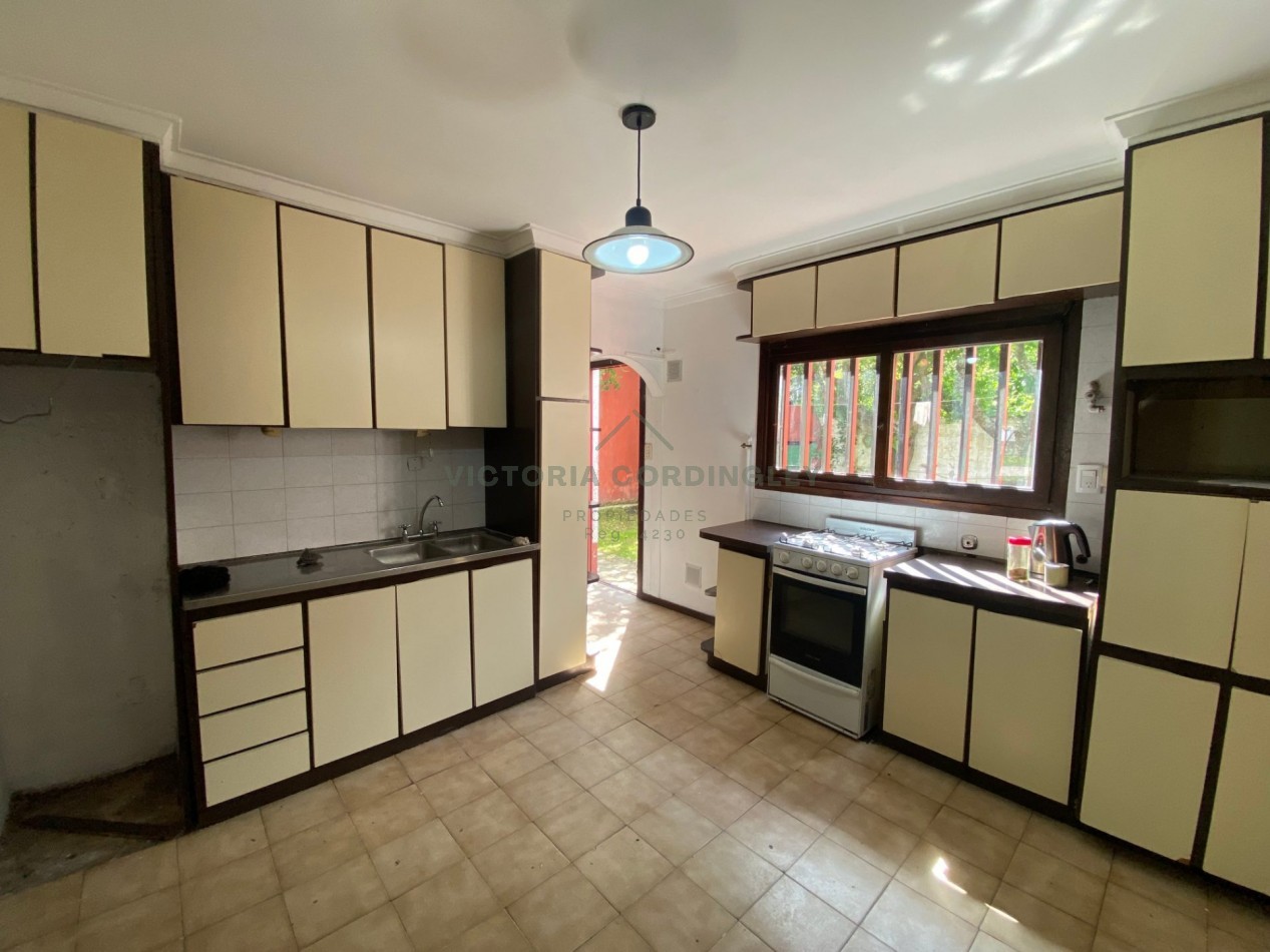 VENTA | CASA 4 AMBIENTES | COCHERA | MONTEMAR