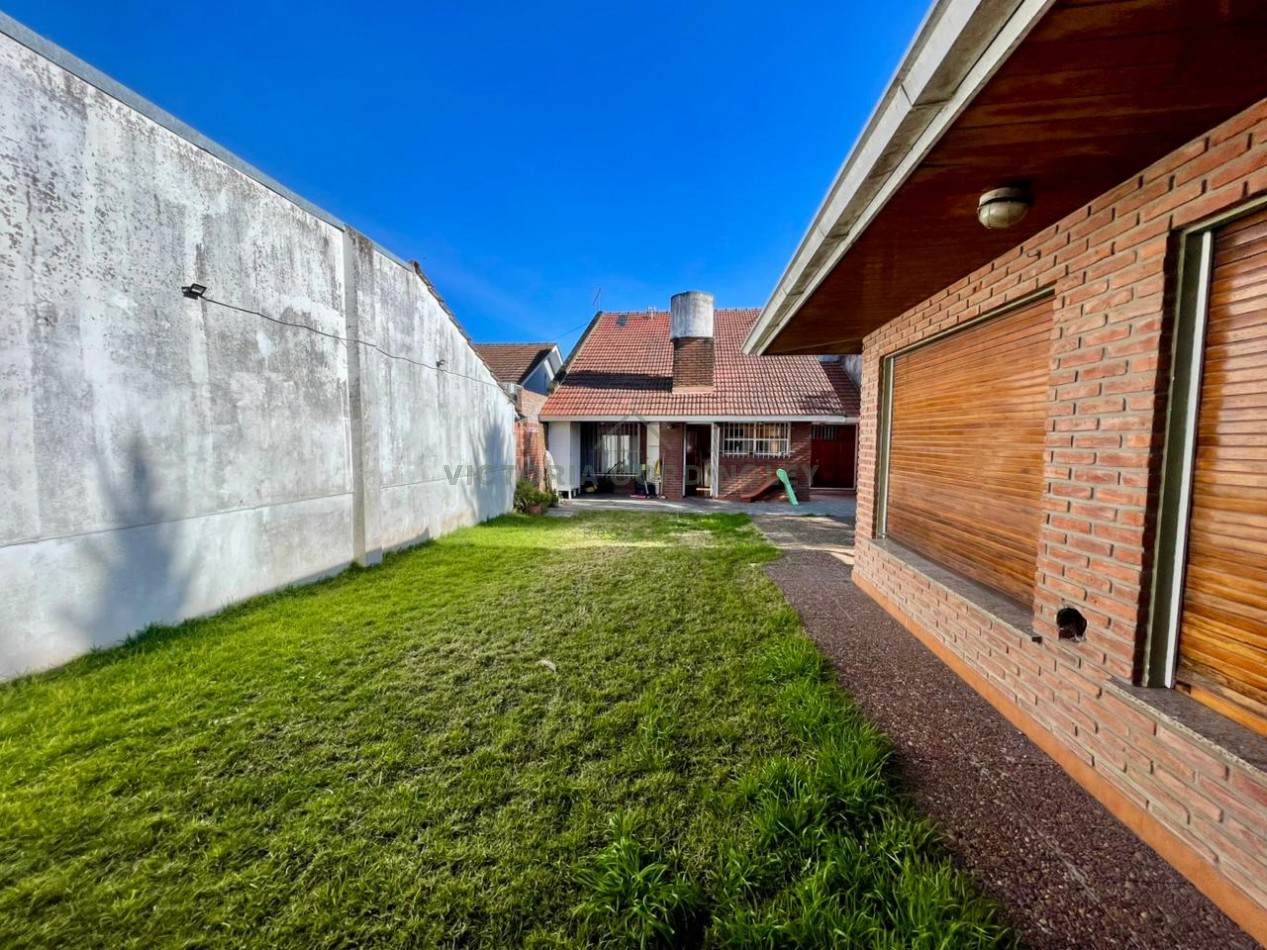 VENTA | CHALET 3 AMBIENTES | DEPENDENCIA | QUINCHO | COCHERA | 