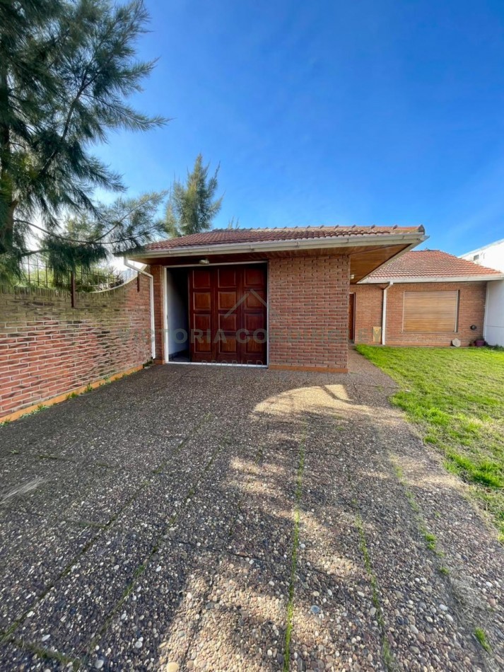 VENTA | CHALET 3 AMBIENTES | DEPENDENCIA | QUINCHO | COCHERA | 