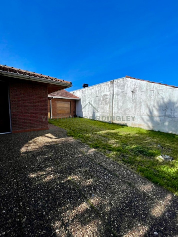 VENTA | CHALET 3 AMBIENTES | DEPENDENCIA | QUINCHO | COCHERA | 