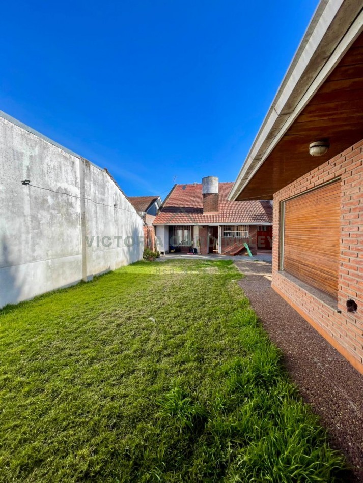 VENTA | CHALET 3 AMBIENTES | DEPENDENCIA | QUINCHO | COCHERA | 