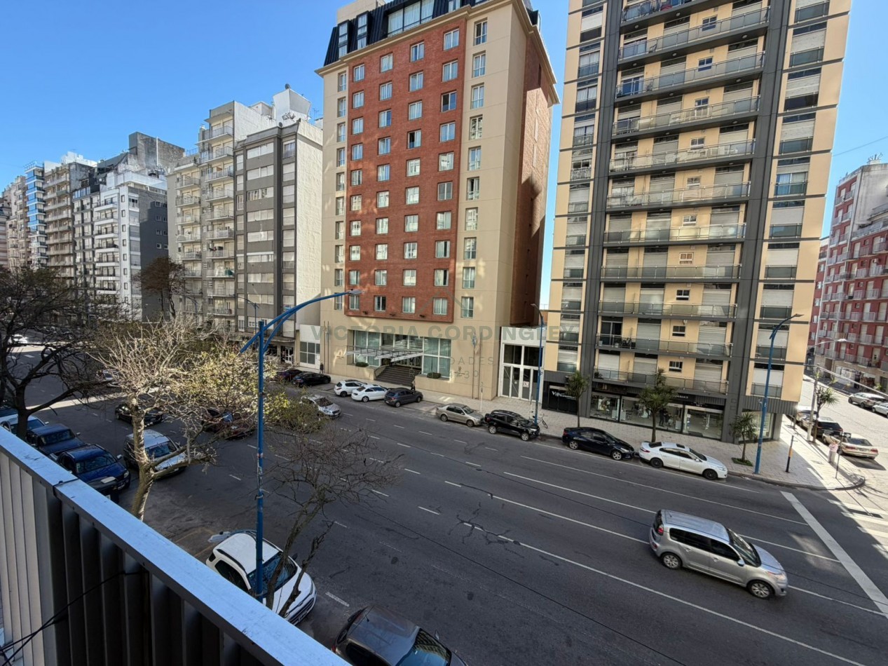 VENTA | DEPARTAMENTO TRES AMBIENTES | BALCON FRANCES | CENTRO