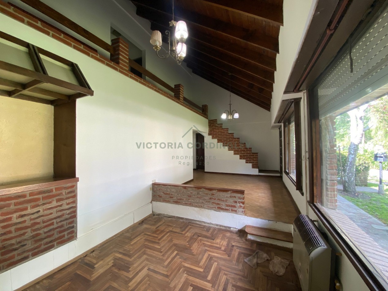 VENTA | CASA 4 AMBIENTES | COCHERA | MONTEMAR