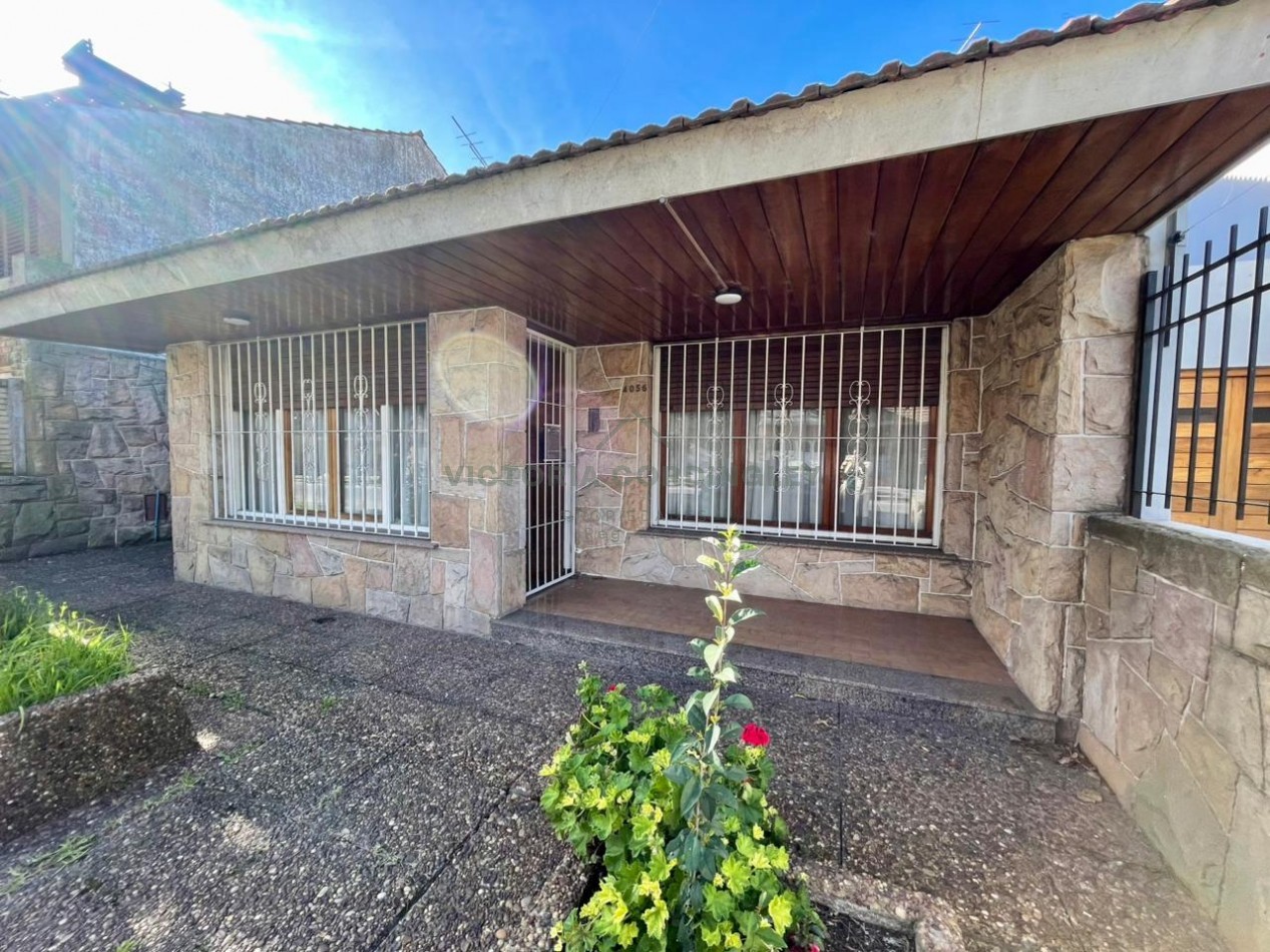 VENTA | CHALET 3 AMBIENTES | DEPENDENCIA | QUINCHO | COCHERA | 