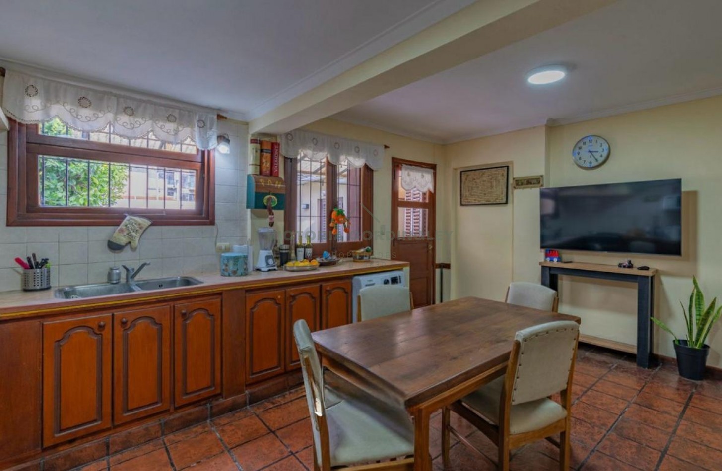 VENTA | CASA 4 AMBIENTES | COCHERA | ZONA GUEMES