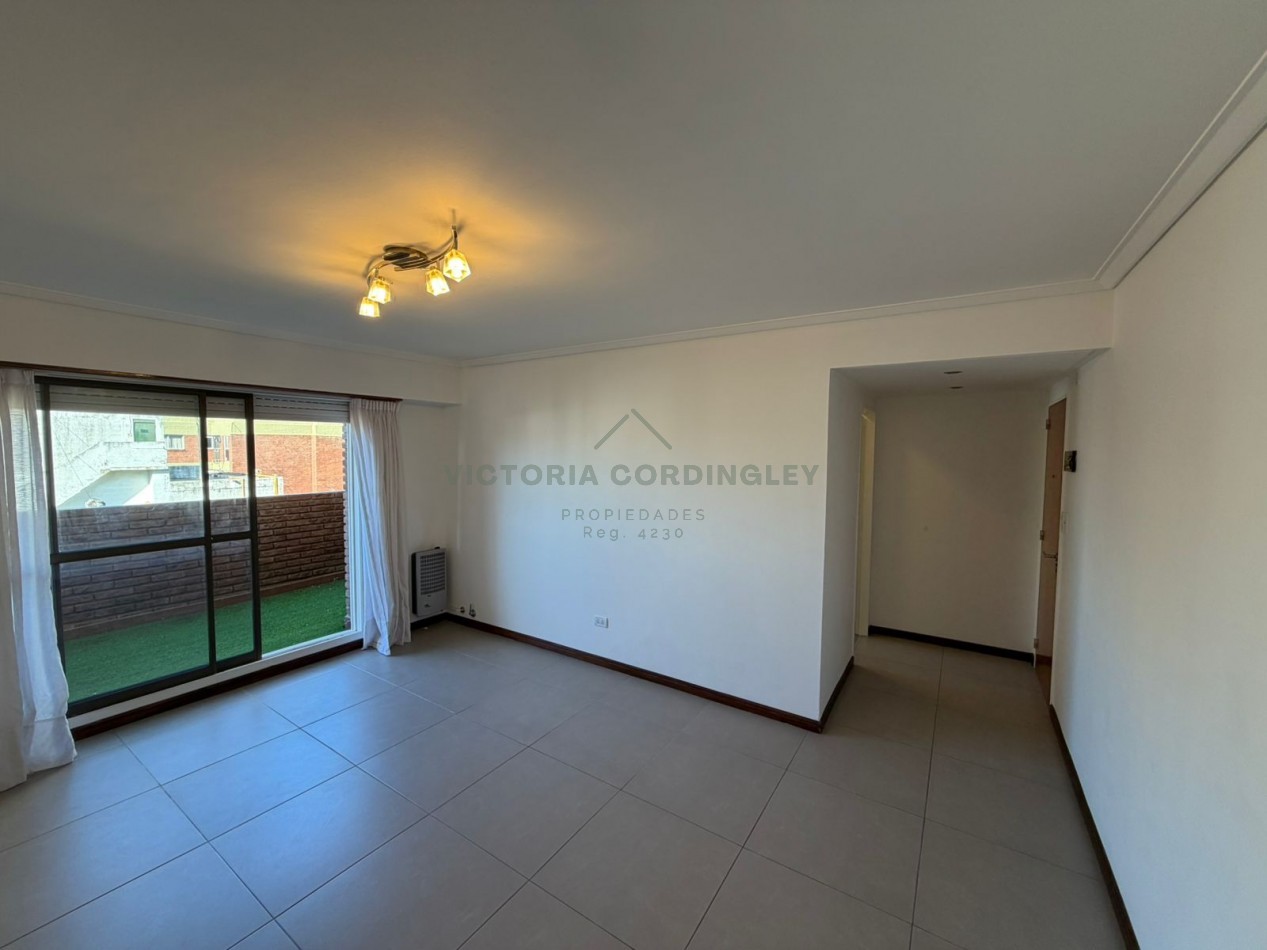 VENTA | DEPARTAMENTO DOS AMBIENTES | BALCON TERRAZA | COCHERA | CENTRO