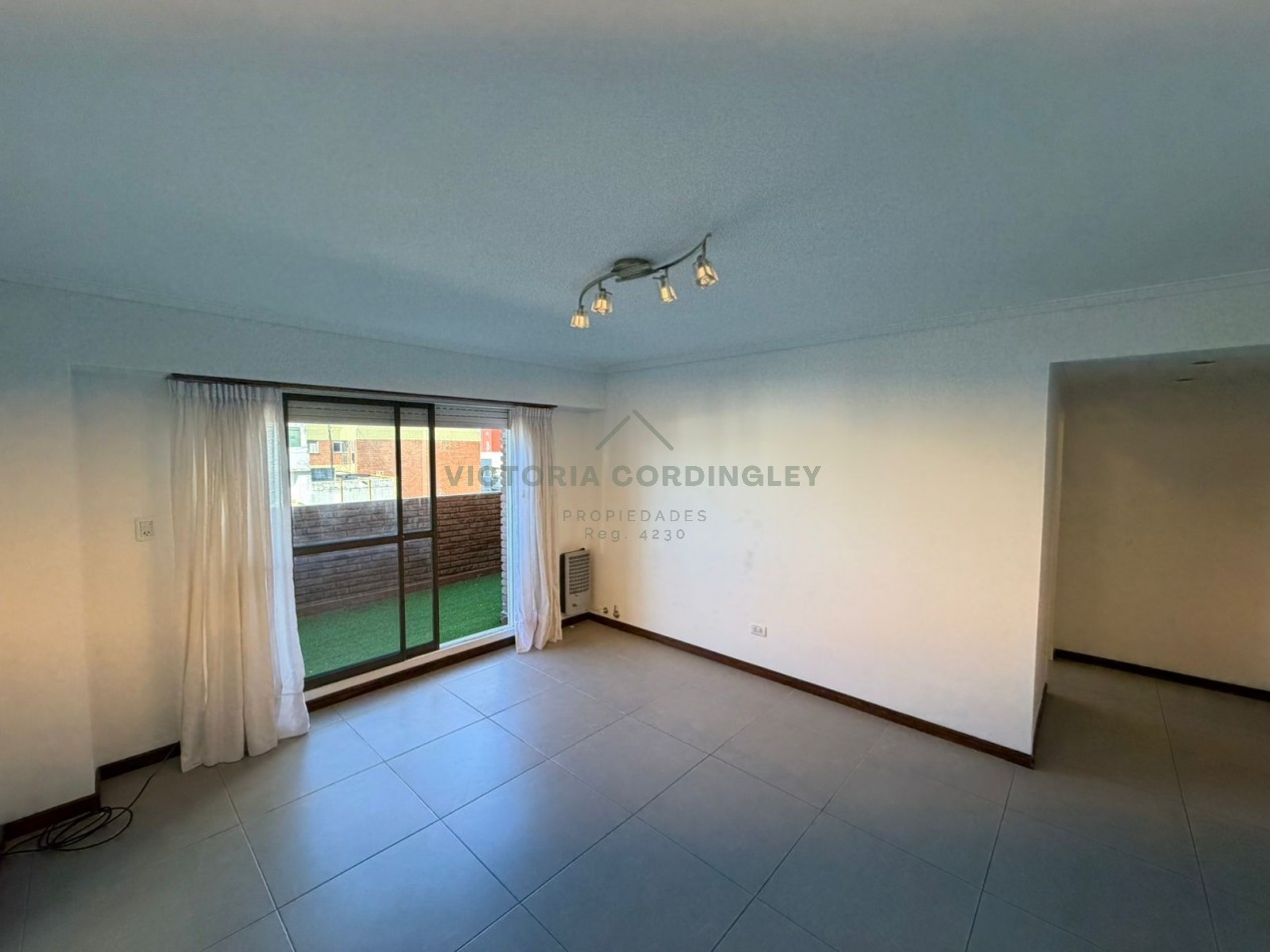 VENTA | DEPARTAMENTO DOS AMBIENTES | BALCON TERRAZA | COCHERA | CENTRO