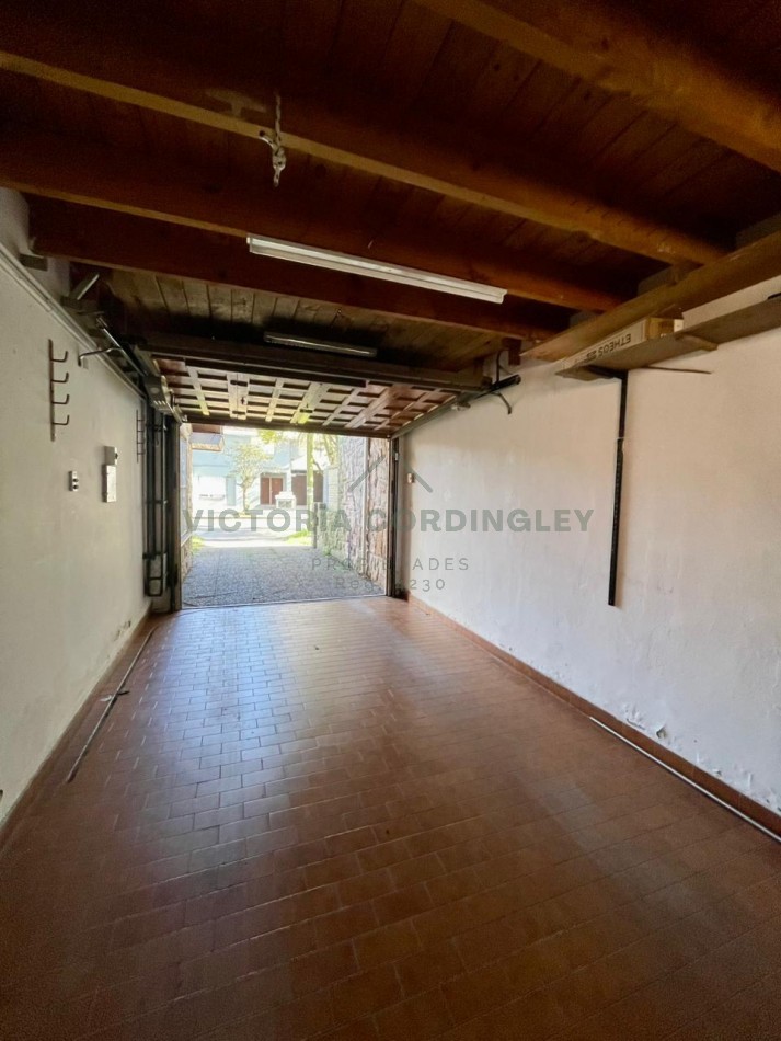 VENTA | CHALET 3 AMBIENTES | DEPENDENCIA | QUINCHO | COCHERA | 