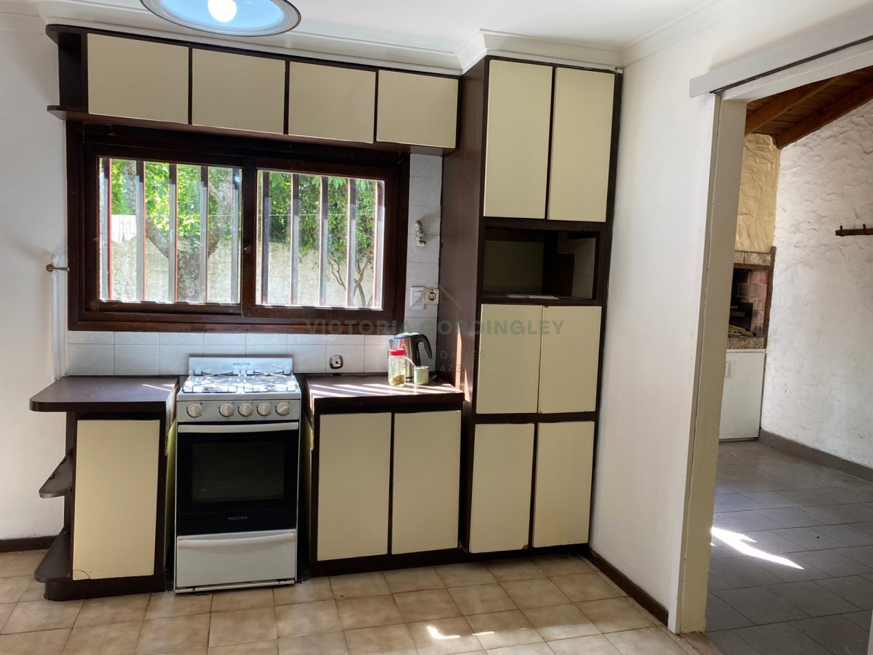 VENTA | CASA 4 AMBIENTES | COCHERA | MONTEMAR