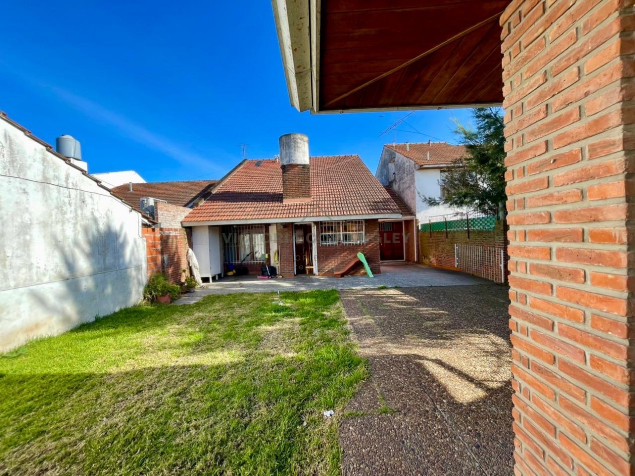 VENTA | CHALET 3 AMBIENTES | DEPENDENCIA | QUINCHO | COCHERA | 