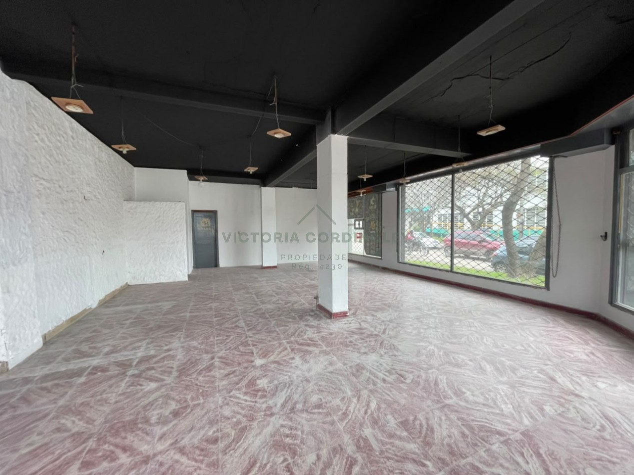 ALQUILER COMERCIAL 24 MESES | IMPORTANTE ESQUINA | ZONA FACULTAD INGENIERIA 