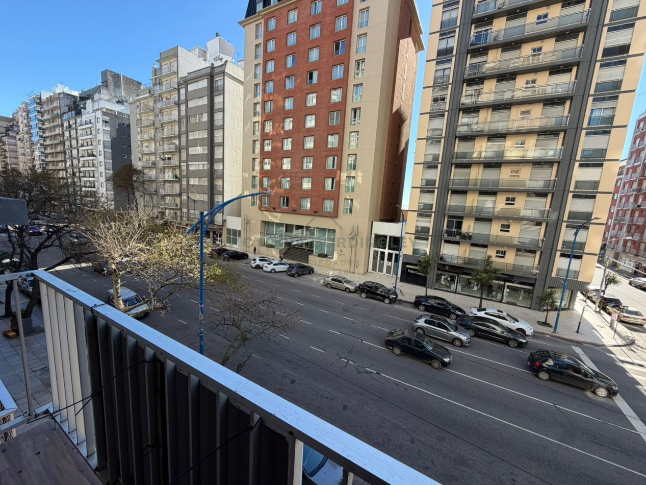 VENTA | DEPARTAMENTO TRES AMBIENTES | BALCON FRANCES | CENTRO