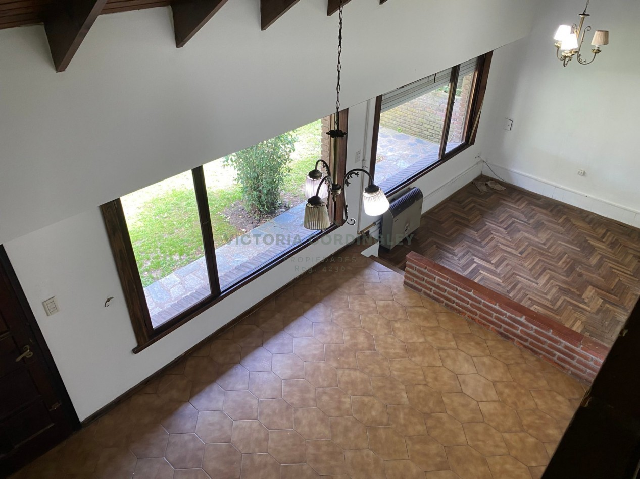 VENTA | CASA 4 AMBIENTES | COCHERA | MONTEMAR