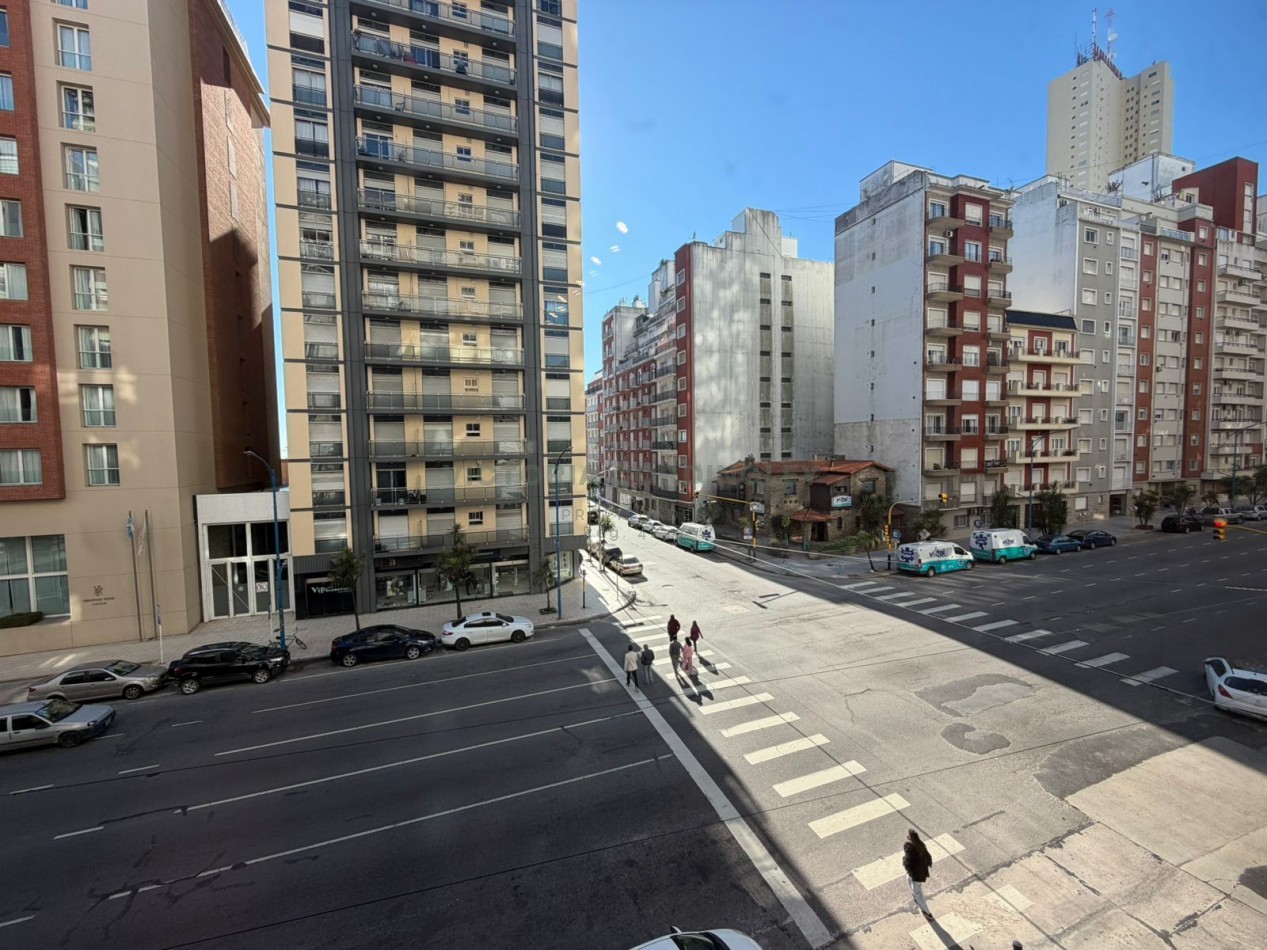 VENTA | DEPARTAMENTO TRES AMBIENTES | BALCON FRANCES | CENTRO